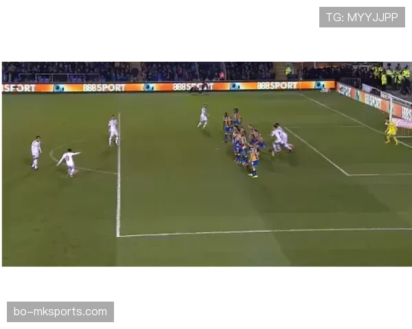 越位位置判定要点：以倒数第二名防守队员和球的相对位置为准